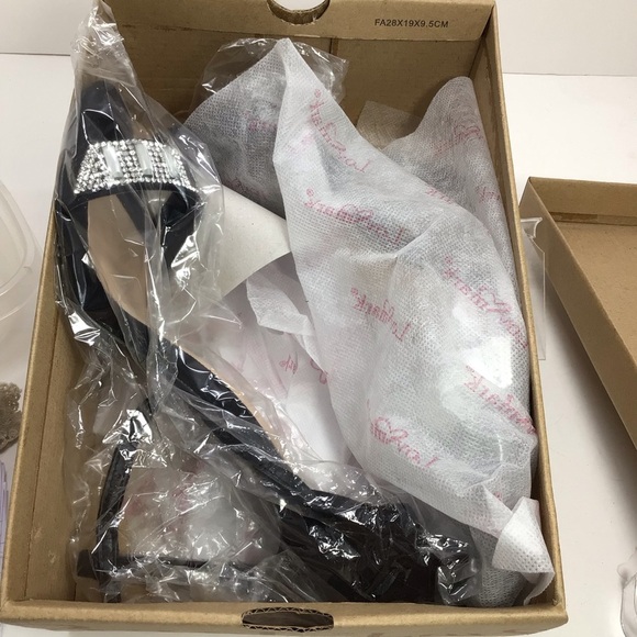 Lov Mark Black Suede Open Toe Heeled Sandals - Picture 11 of 12